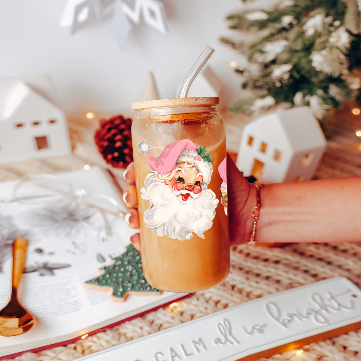 17oz Christmas glass tumbler - Vintage Santa pink hat holiday coffee cup with bamboo lid straw - Retro festive kitchen gift
Unique Christmas coffee cup β pink Santa face glass tumbler gift